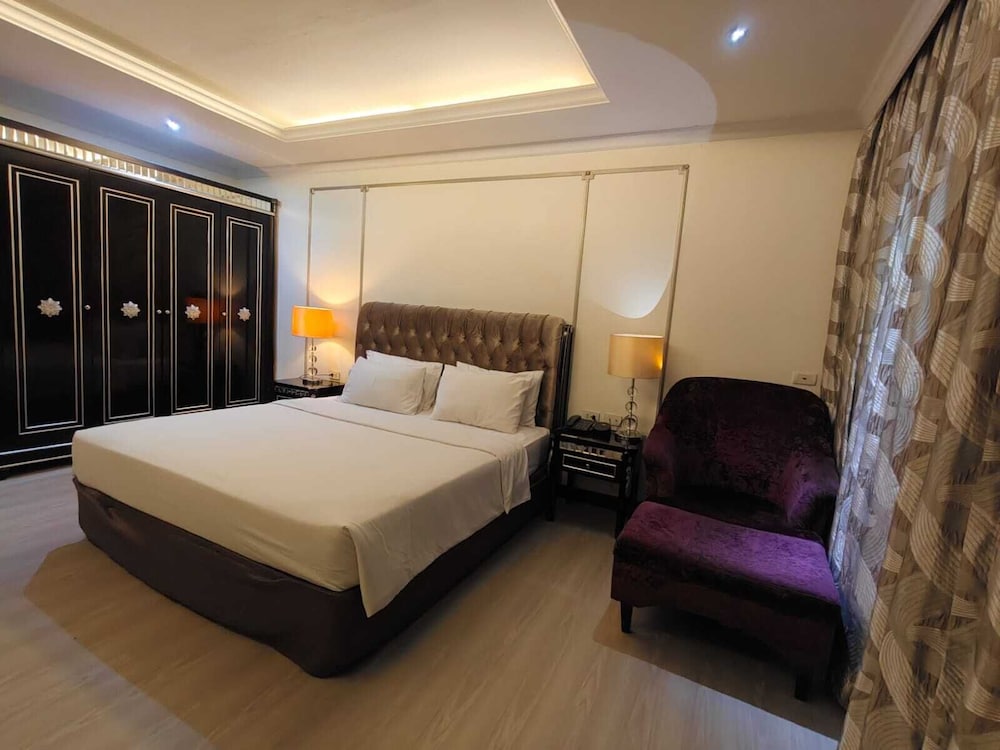Deluxe Studio Suite, Balcony, Garden View