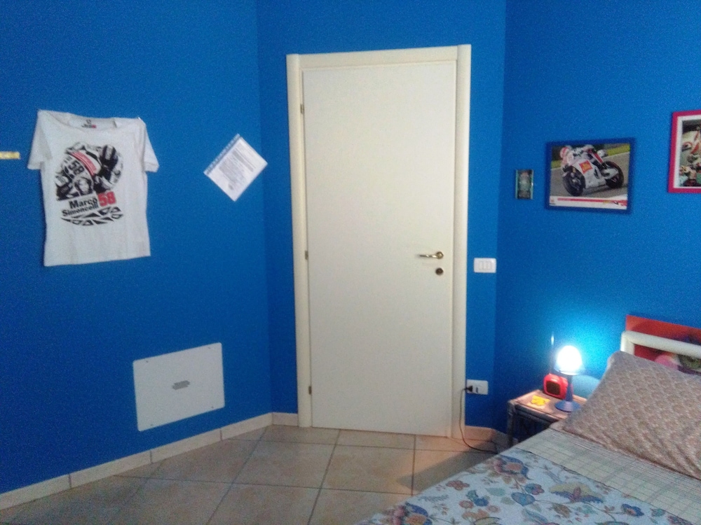 Single Room, Shared Bathroom photo 1