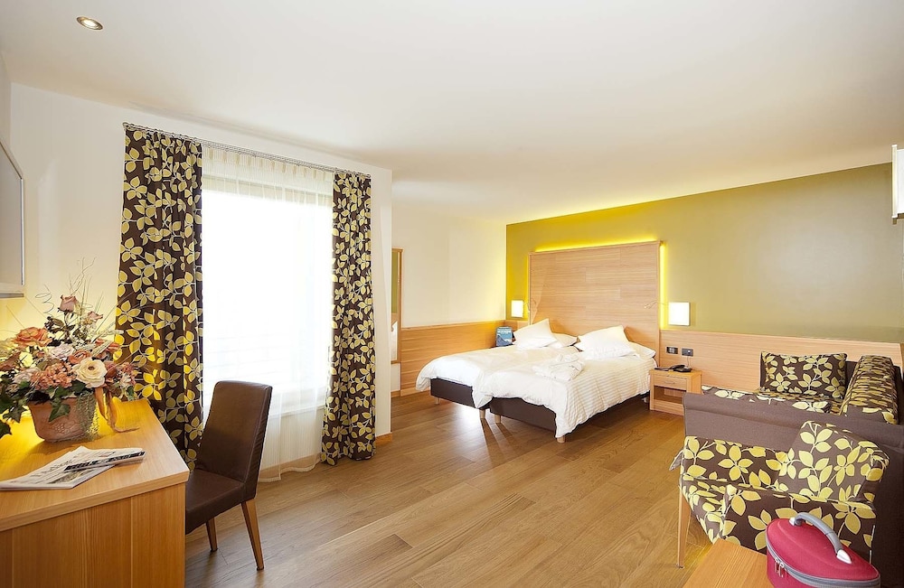 Junior Suite, Balcony, Lake View photo 1