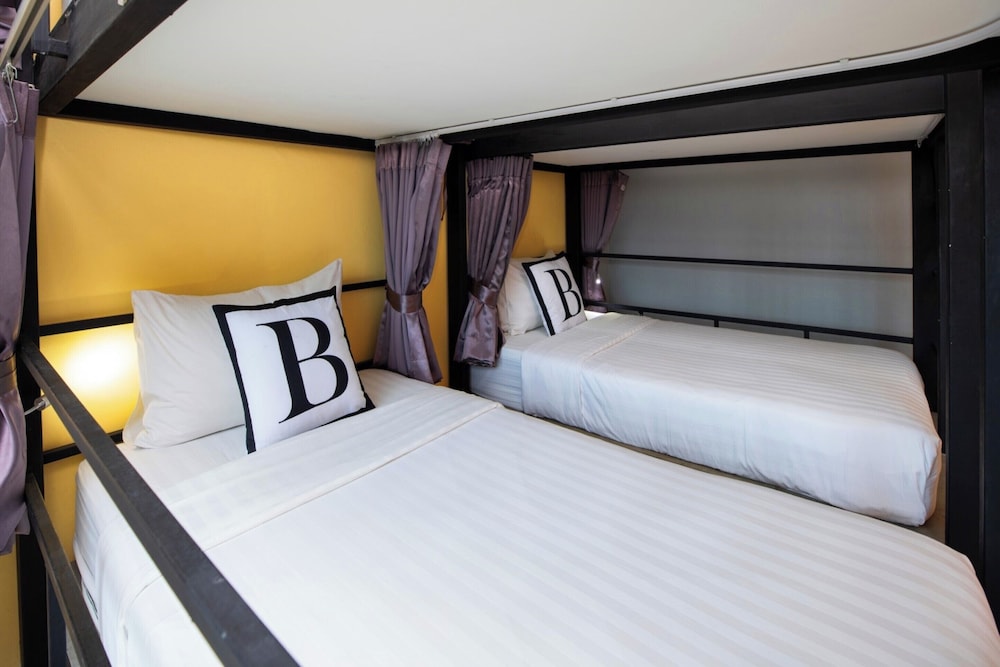 Bed in 4 Bed Mixed Dormitory photo 1