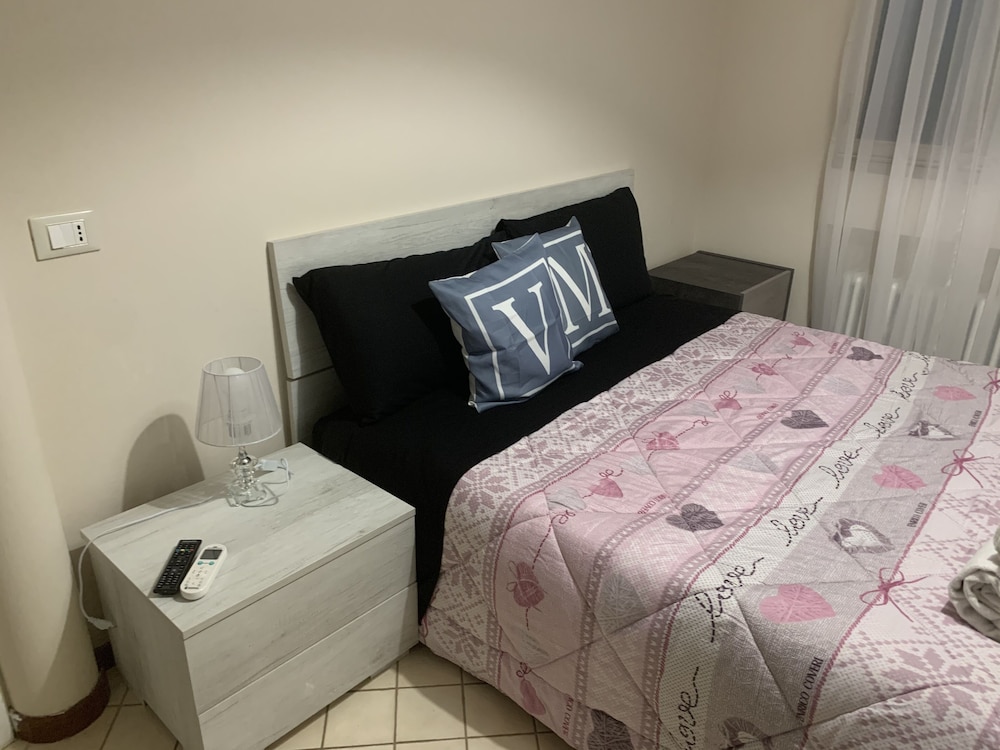 Honeymoon Double Room, Ensuite, City View photo 3