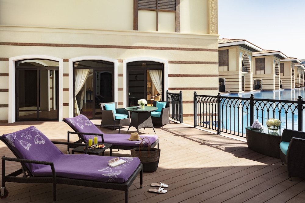 Four Bedroom Royal Villa, direct lagoon pool access, butler, daily breakfast & airport transfer thumbnail 6