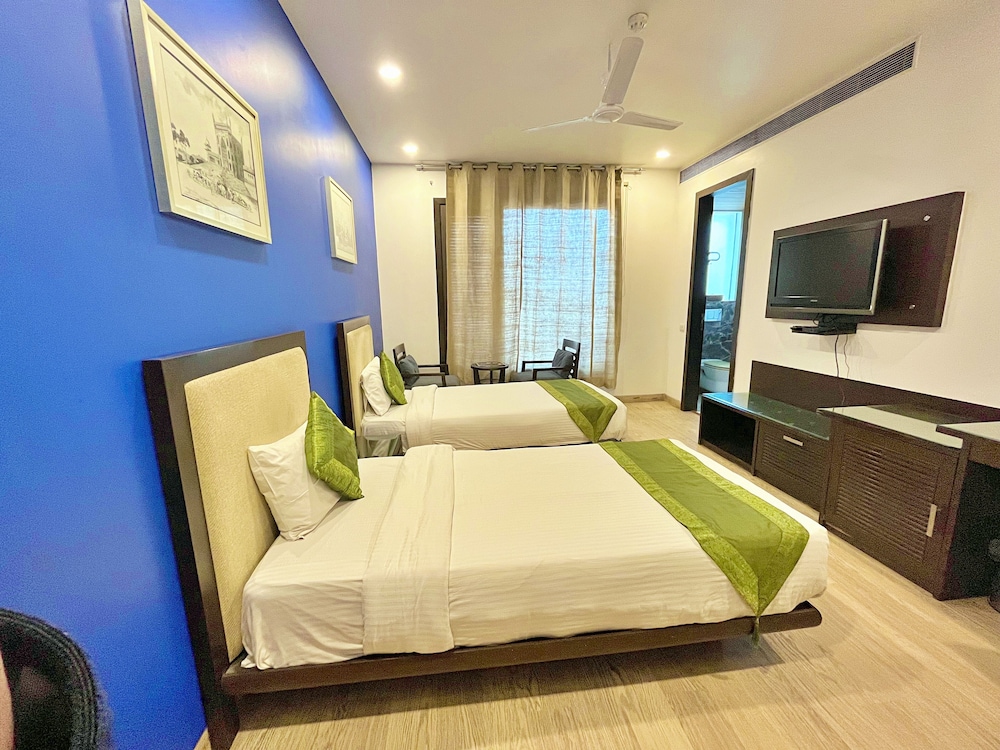 Premium Double or Twin Room - Photo 13