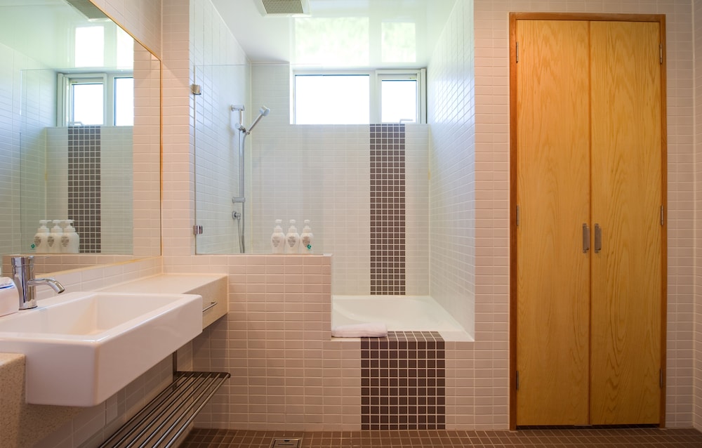 Unit 12, (2 Bedroom 2 Bathroom) photo 2