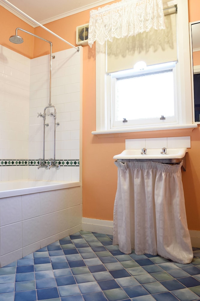Two Bedroom Apartment (Four Nights) - Non Smoking photo 2