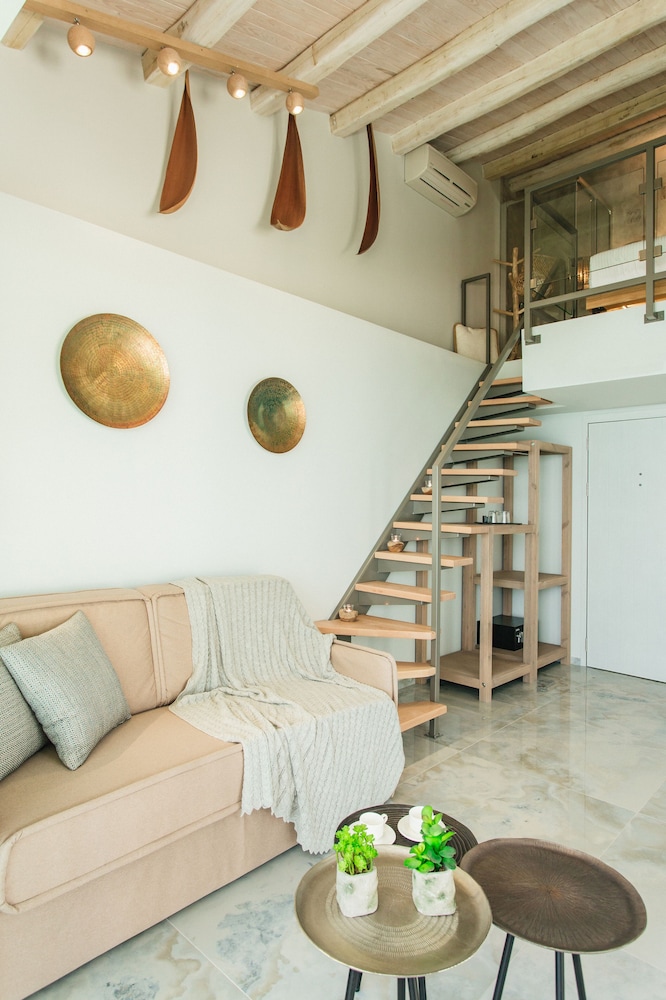 Duplex, Sea View
