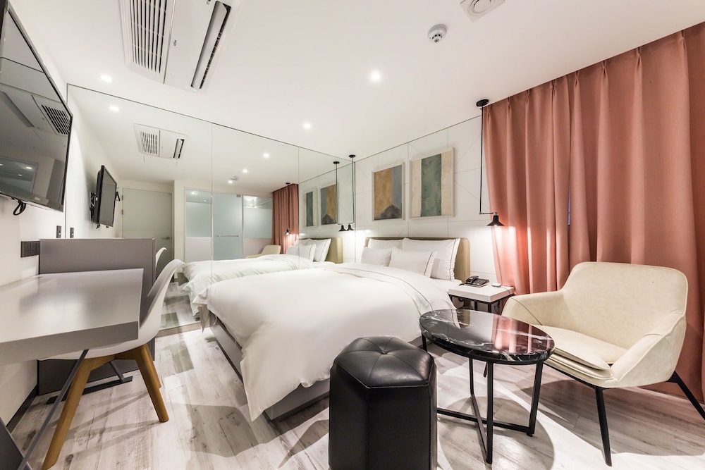 Deluxe Room - Photo 2