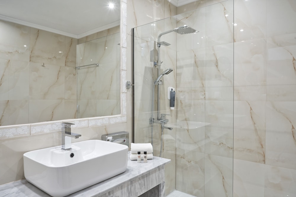 Superior Double with Plunge Pool - Photo 3