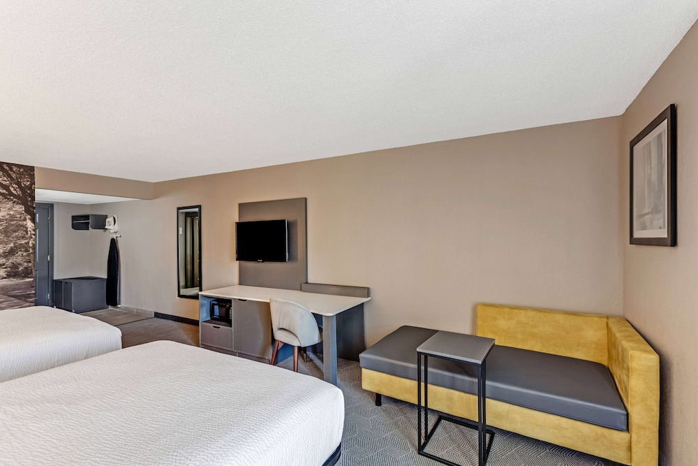 Deluxe Room, 2 Queen Beds, Non Smoking - Photo 10