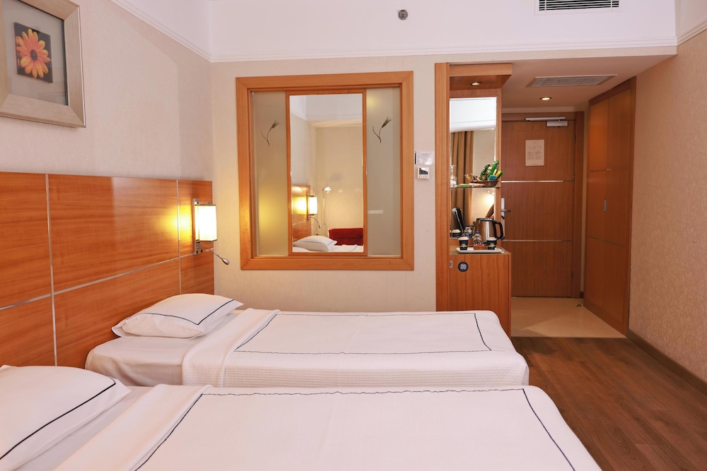 Deluxe Room - Photo 4