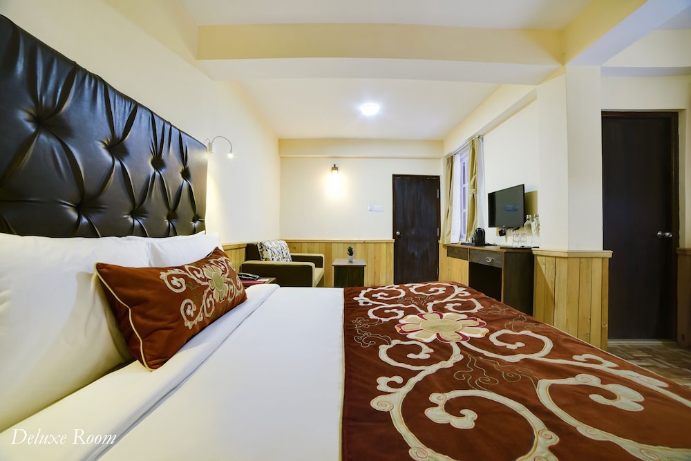Deluxe Room With Balcony photo 1