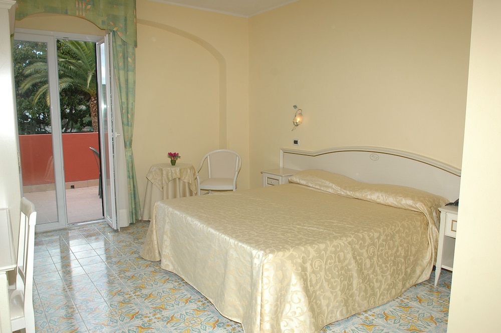 Superior Double or Twin Room - Photo 2