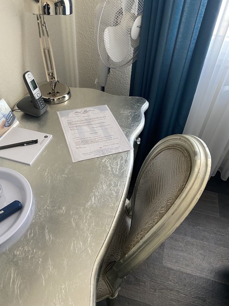 Standard Double Room - Photo 9