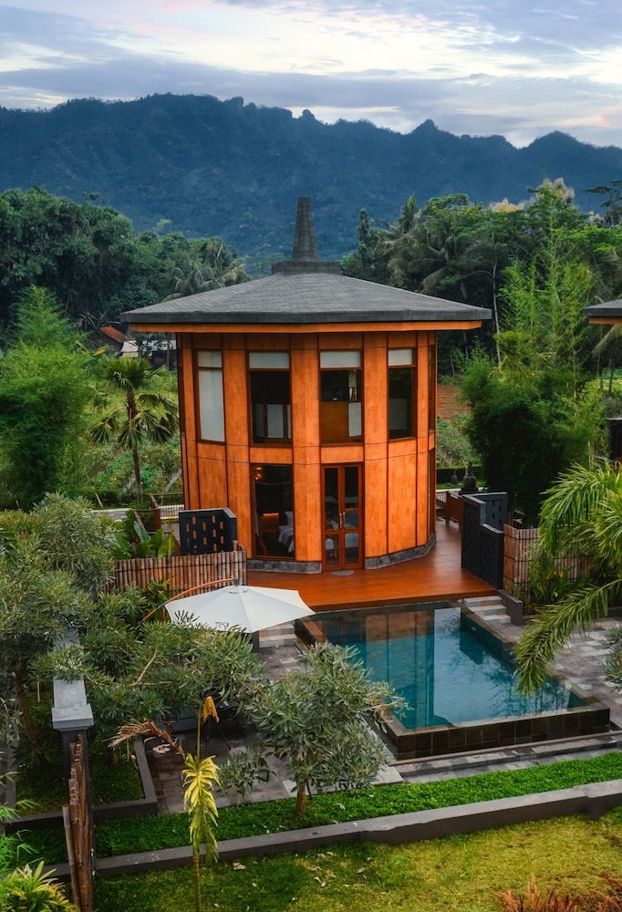 Presidential Stupa Villa Pool and Jacuzzi