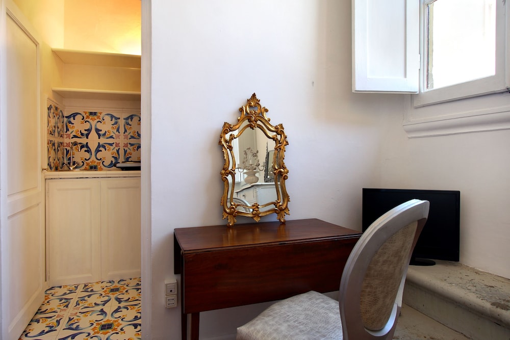 Small Single Room photo 2