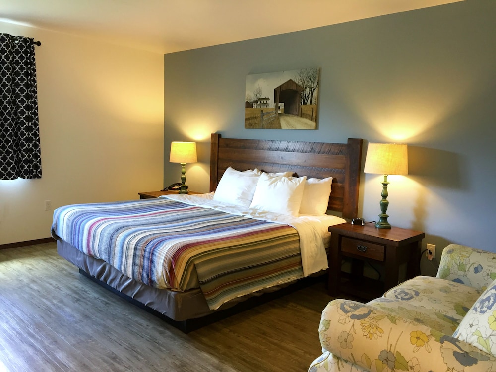 Lodge King Bed (No Pet) photo 2