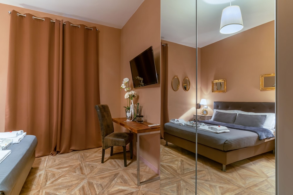 Room, 1 Queen Bed, City View Universita photo 3