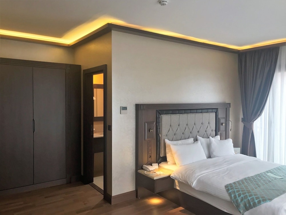 Standard Room, Kitchenette, Lake View
