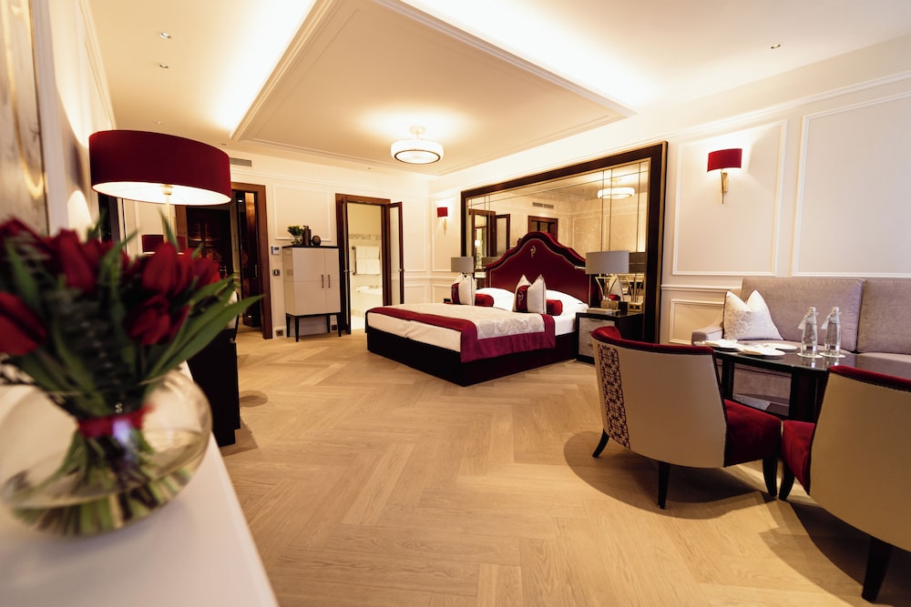 Premium Suite, 1 King Bed, Patio, Park View photo 1