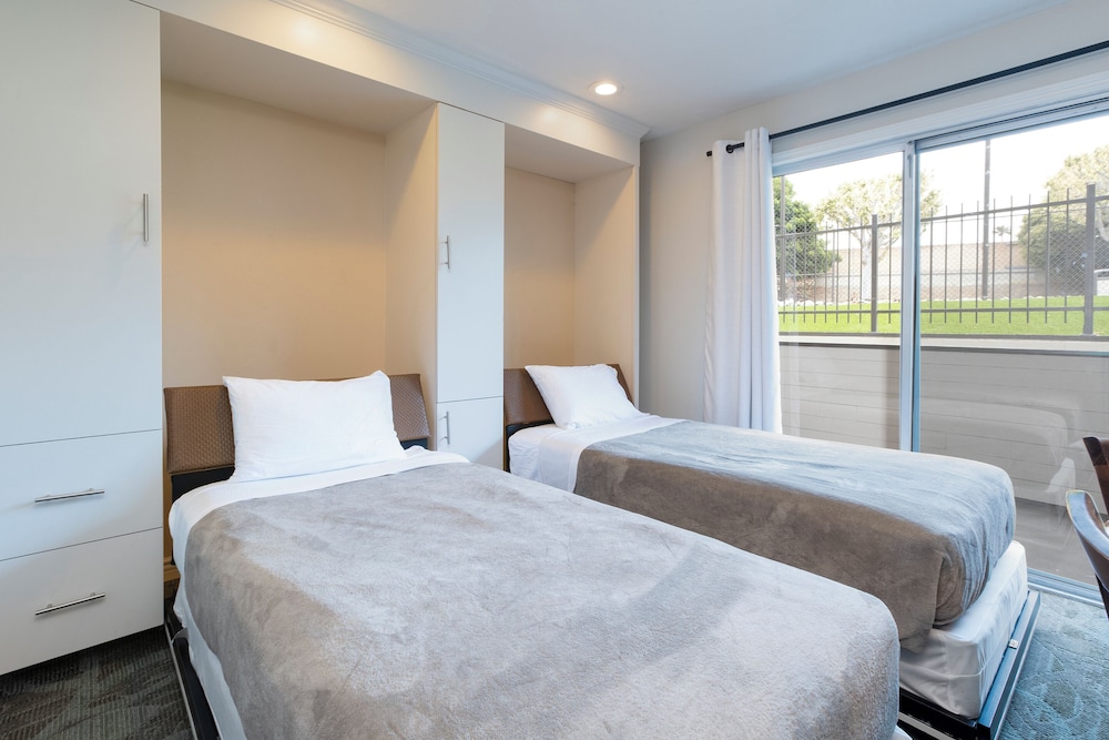 Deluxe Suite, 1 Bedroom - Photo 14