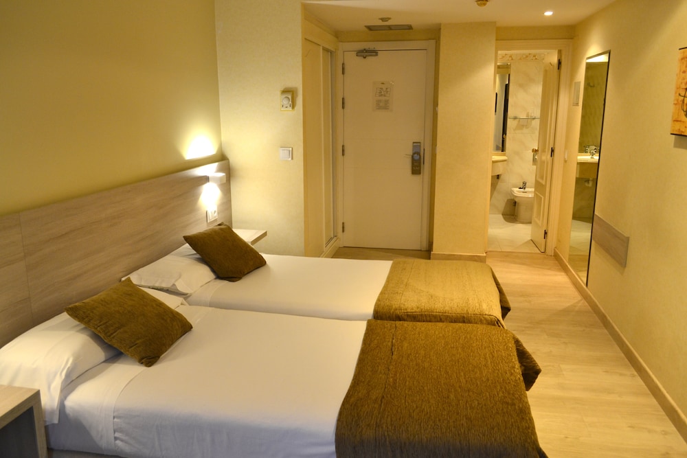 Double Room - Photo 6