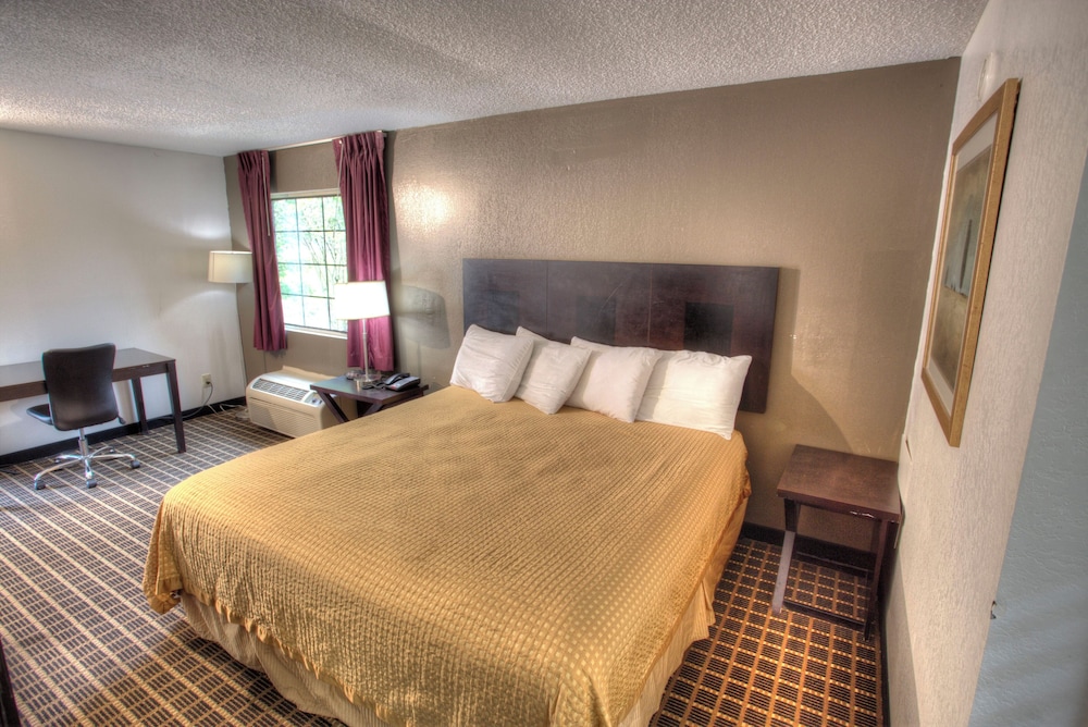 Classic Single Room, 1 King Bed, Non Smoking photo 1