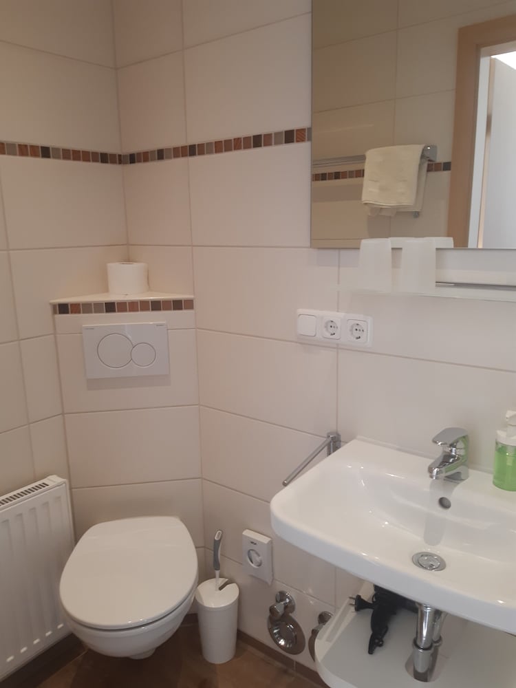 Economy Double Room, Private Bathroom photo 2