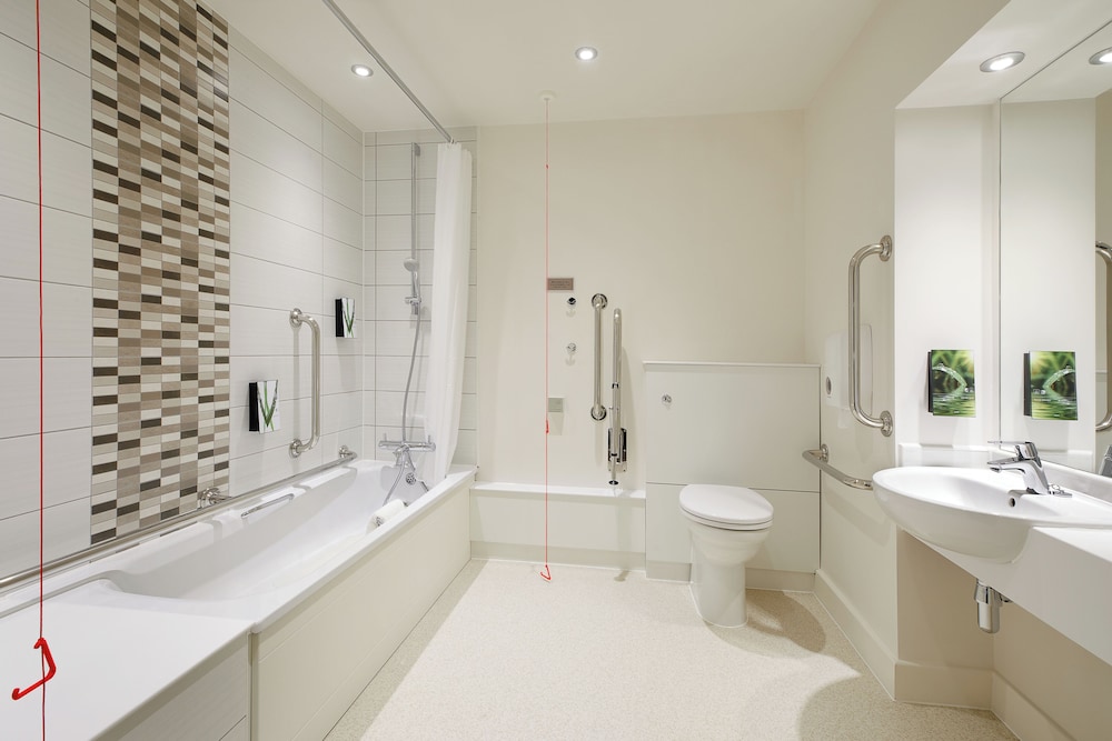 Standard Double Room, Accessible Bathtub