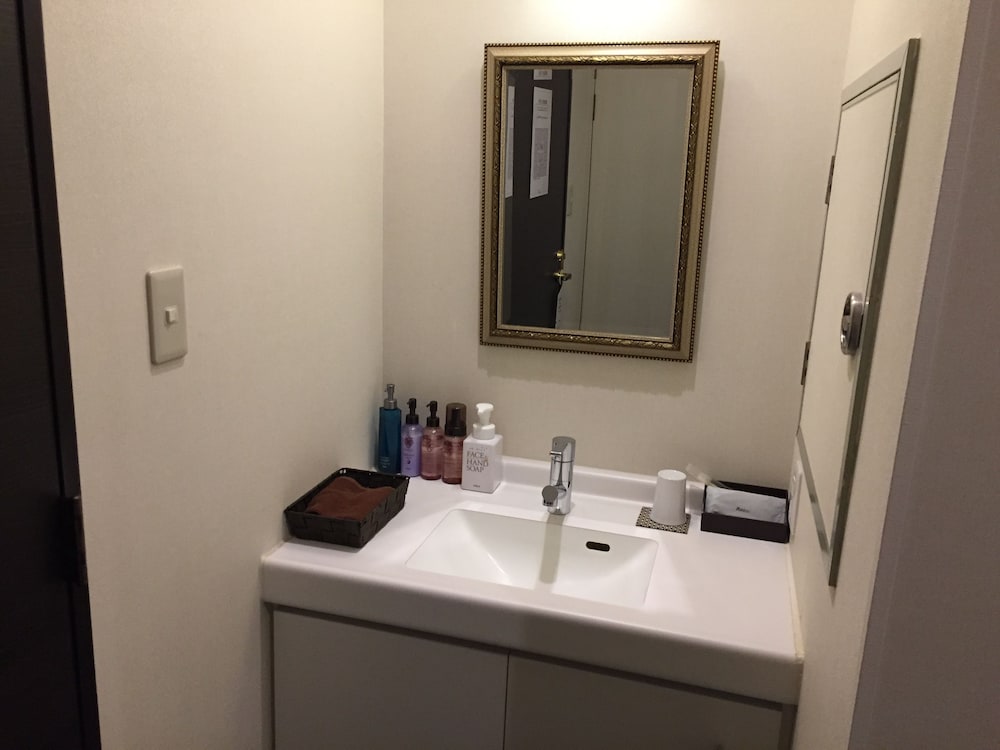 Economy Double Room, Non Smoking, Shared Bathroom photo 2