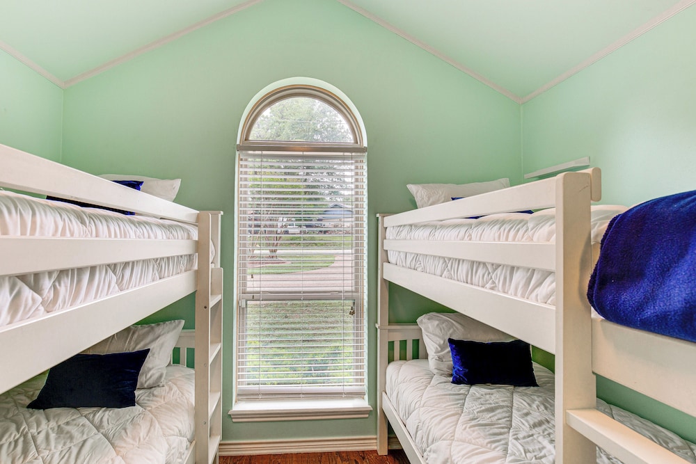 House (4 Bedrooms) photo 2