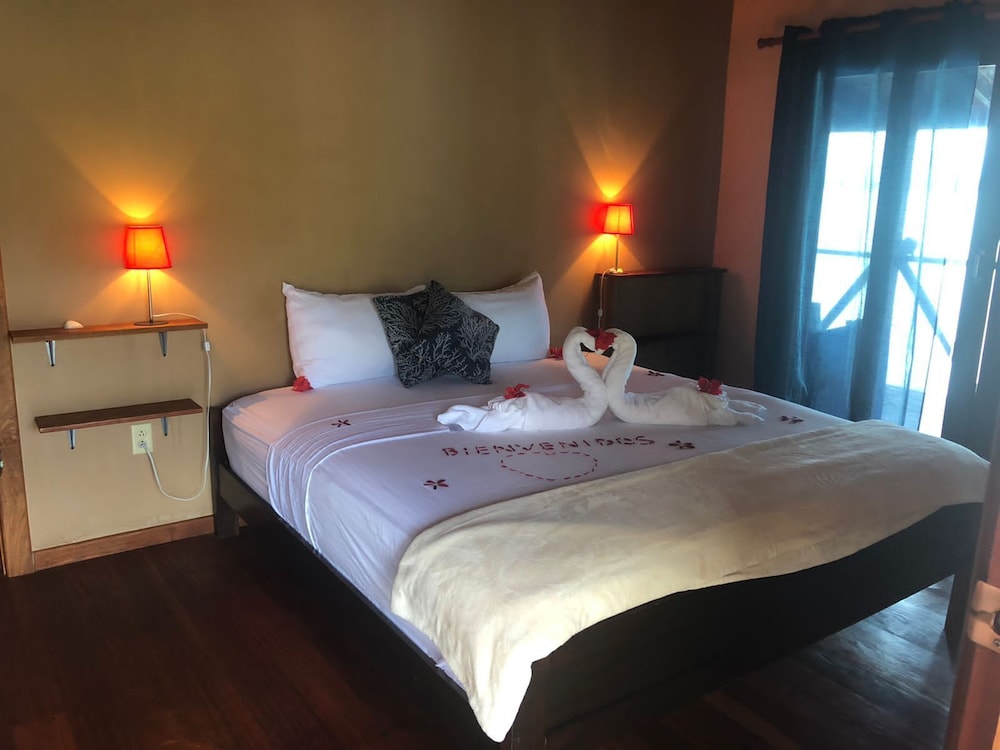Deluxe Room, 1 Bedroom, Lagoon View, Over the water photo 1
