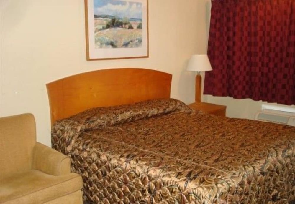 Deluxe Room, 1 Queen Bed photo 1