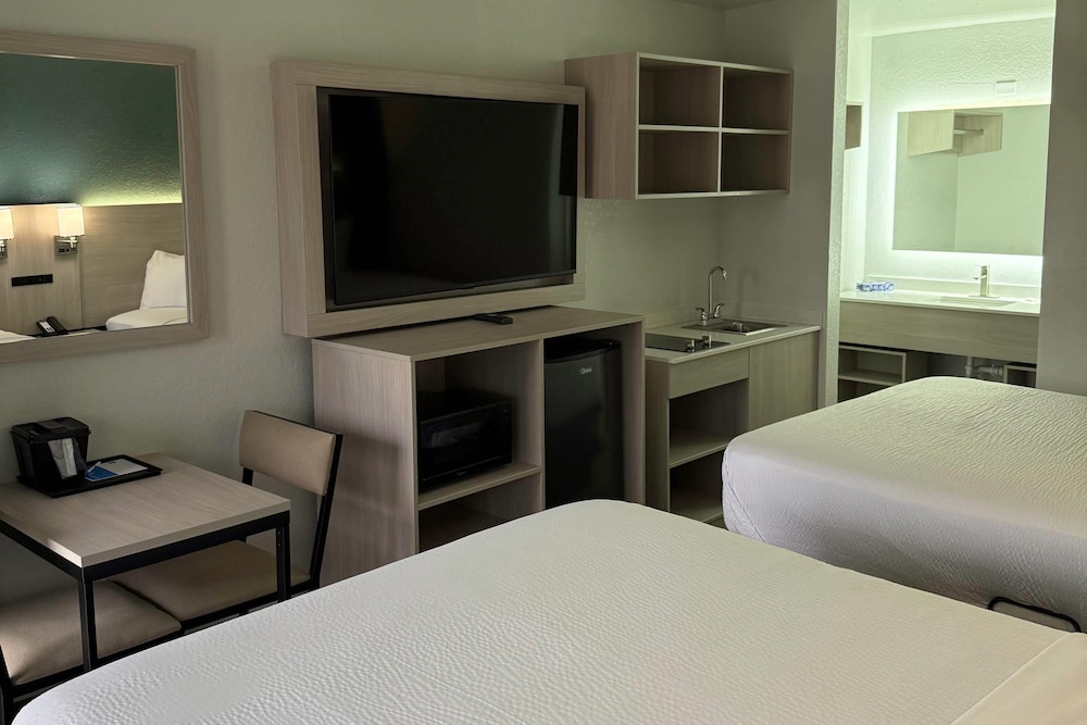 Suite, Multiple Beds, Non Smoking (Efficiency, Upgrade) - Photo 1
