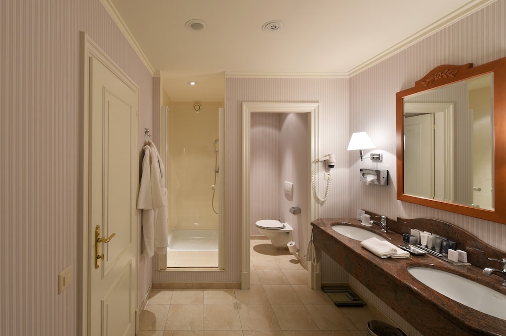 Suite - Photo 5