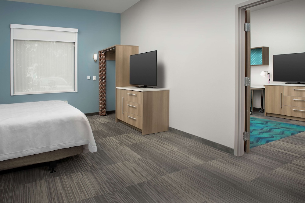 Suite, 1 King Bed, Accessible, Non Smoking (Roll-In Shower)