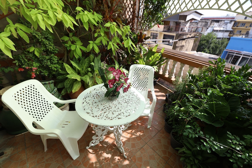 Deluxe Double Room, 1 King Bed, City View photo 3