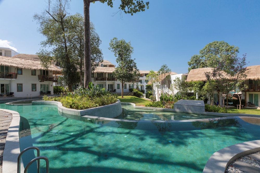 Grand Room, Pool Access thumbnail 6