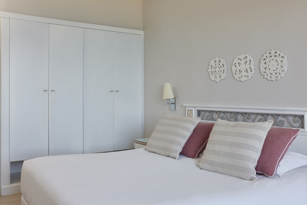 Twin / Double Room Inland View