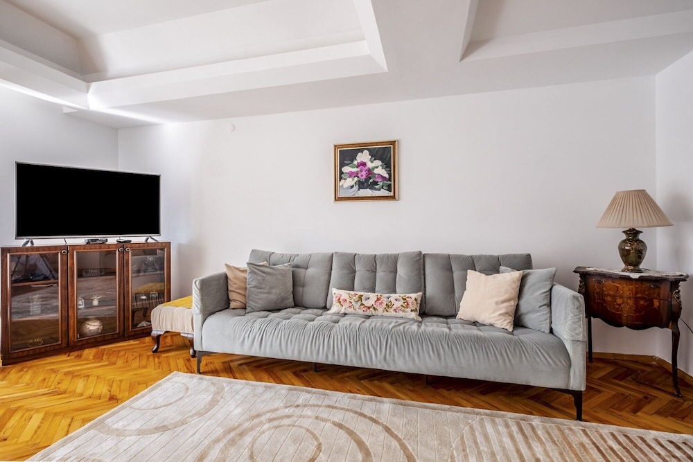 Apartment photo 1