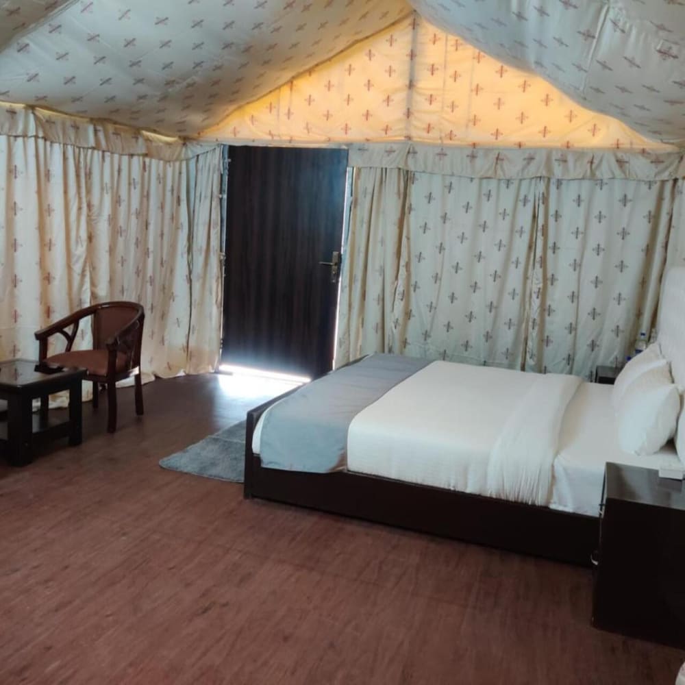 Tent - Photo 2