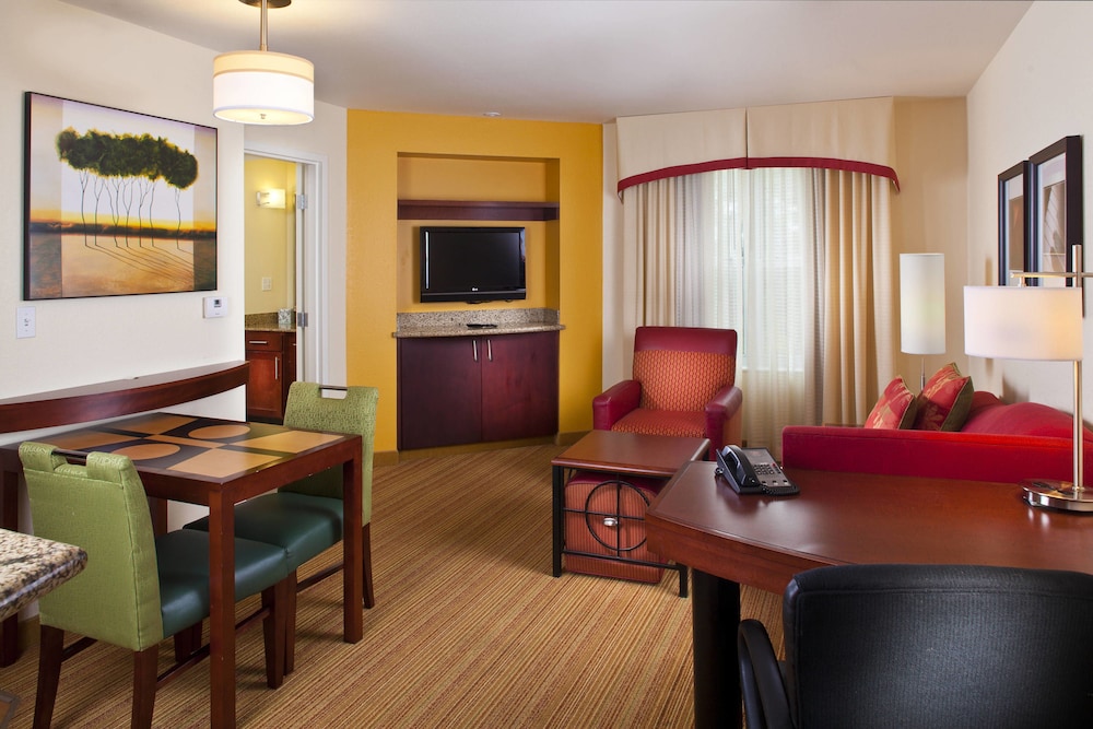 Suite, 1 Bedroom - Photo 1