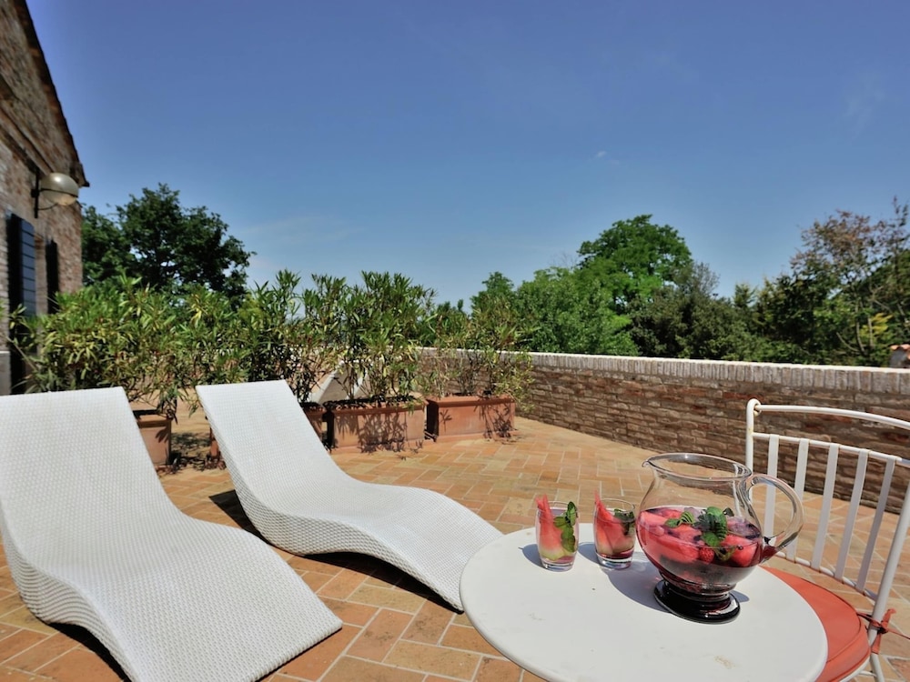 Villa photo 1