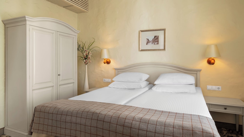 Suite - Photo 3
