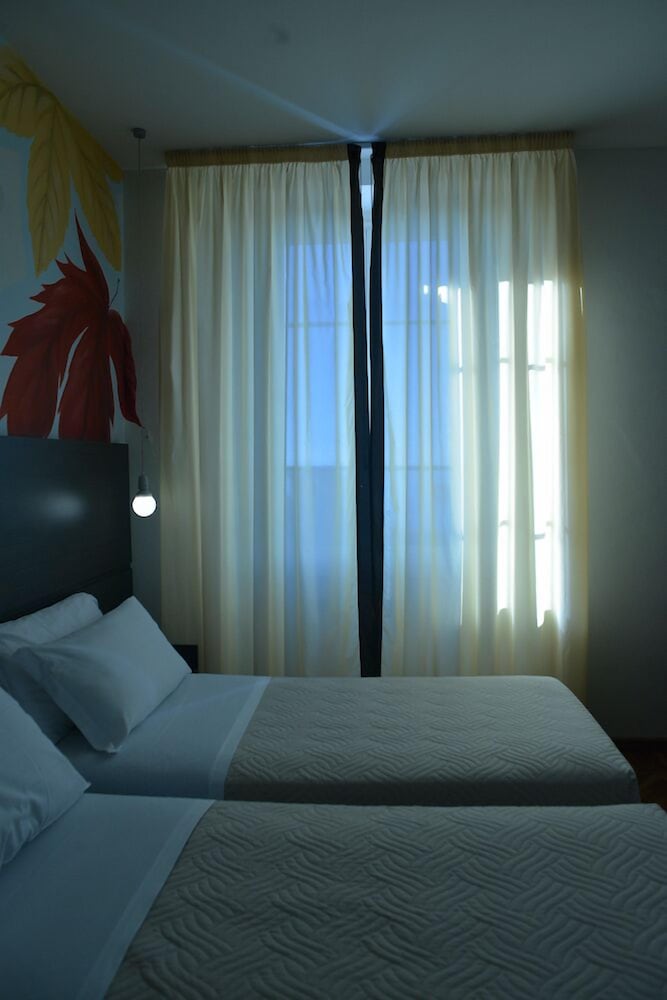 Deluxe Double or Twin Room - Photo 8