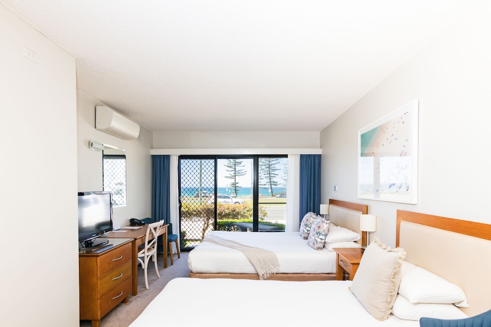 Superior Room, Multiple Beds, Ocean View (1 King Bed and 1 Twin Bed) - Photo 2