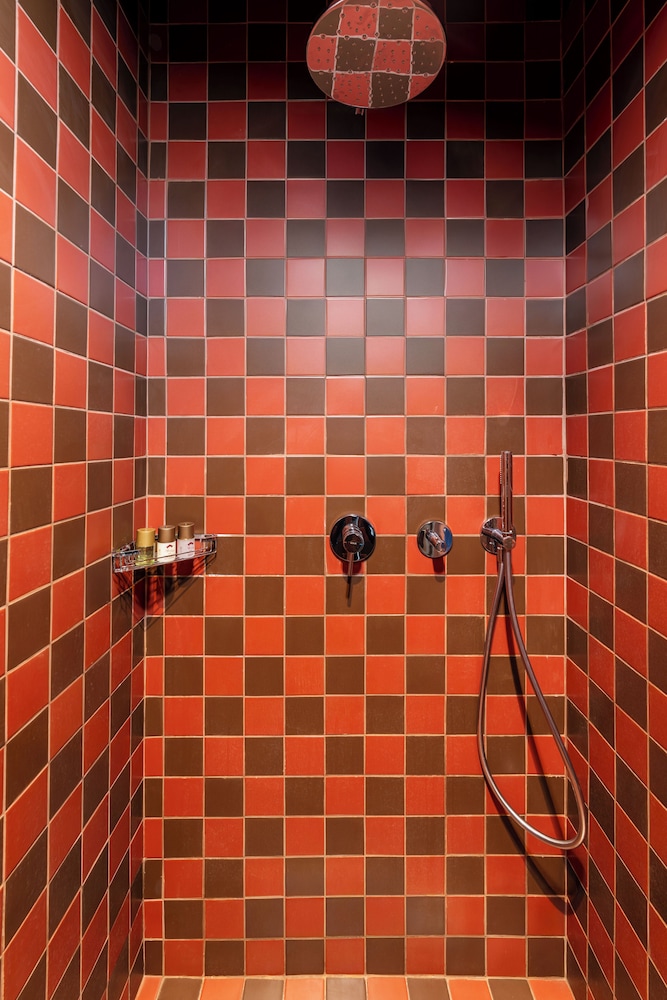 Superior Suite - Photo 20