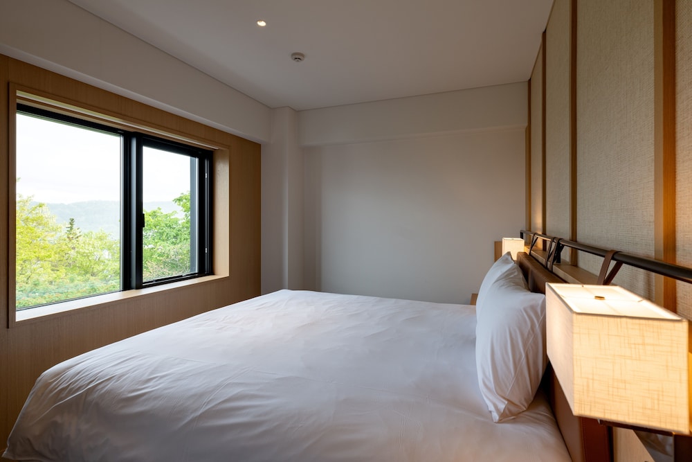 Deluxe Room, King Bed, Non Smoking (Sofa bed included for 3 guests)