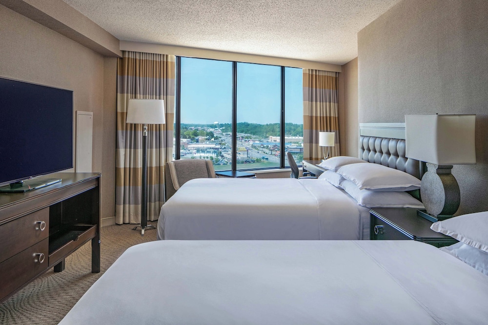 Traditional Room, 2 Double Beds (Mobility/Hearing Accessible, Tub) photo 1