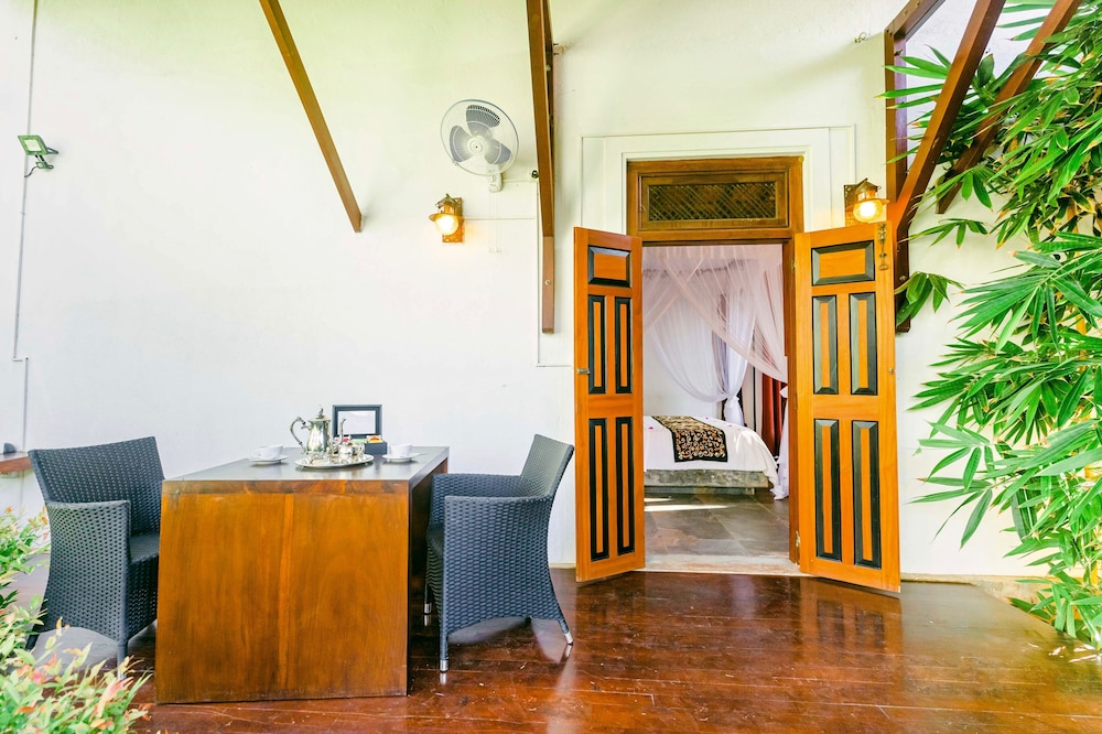 Luxury Villa, 1 King Bed, Private Pool, Canal View photo 2