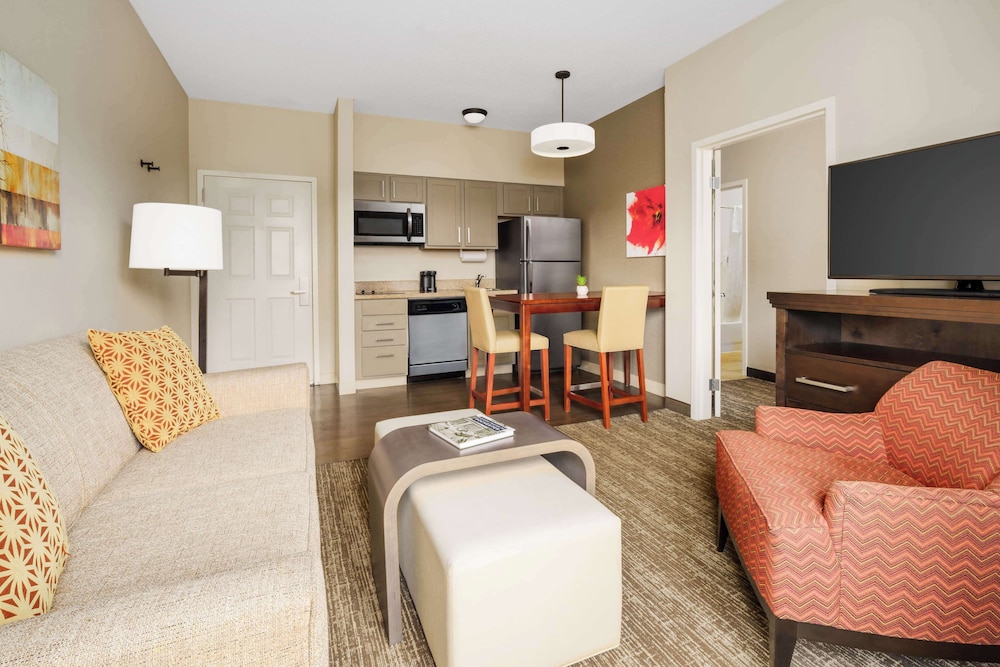2 Queen Beds, 1 Bedroom Suite, Non-Smoking - Photo 6